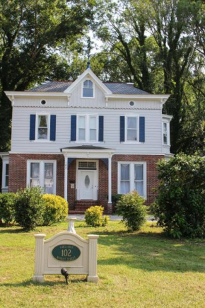 Newly Renovated Historic 6-Bedroom Manor, Where Timeless Elegance Meets Modern Luxury